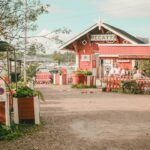 Cafe Regatta is located by the sea, close to Sibelius monument in Töölö. The traditional red cottage cafe has brought a part of Finnish countryside to the middle of Helsinki.